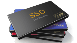 Variedad de SSD de almacenamiento, mostrando diferentes capacidades y modelos para optimizar el rendimiento de computadoras.