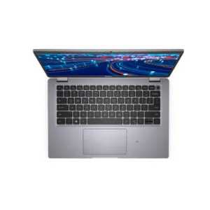 Portátil Dell Latitude 5320 de 13”, mostrando su diseño compacto y ligero, ideal para profesionales en movimiento.